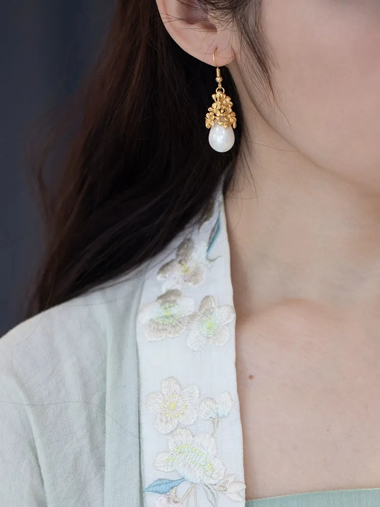 Dangle Earrings: Snow Mountain