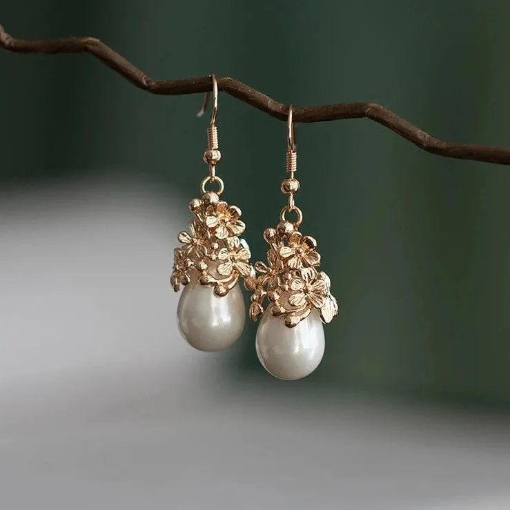 Dangle Earrings: Snow Mountain